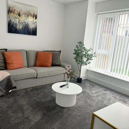 Spacious 4-Bed Semi-Detached Home With Garden Liverpool Exterior photo