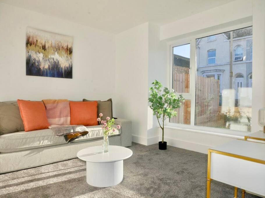 Spacious 4-Bed Semi-Detached Home With Garden Liverpool Exterior photo